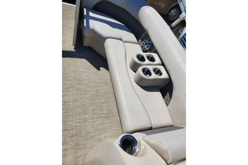 Slide: The Image of Luxurious seating with cup holders on a 2019 Bennington SX 23 SPDXP boat. - 20