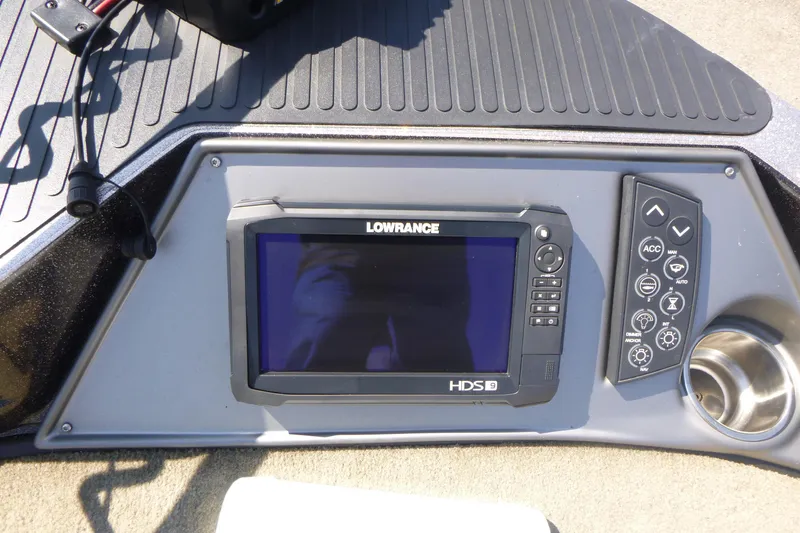 Slide: The Image of Control panel of a 2019 Ranger 620FS Fisherman boat with Lowrance HDS9 display. - 9