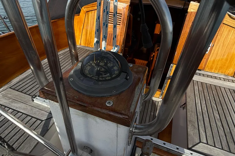 Slide: The Image of Compass on 1986 Vindo 45 sailboat with wooden and metal details. - 65