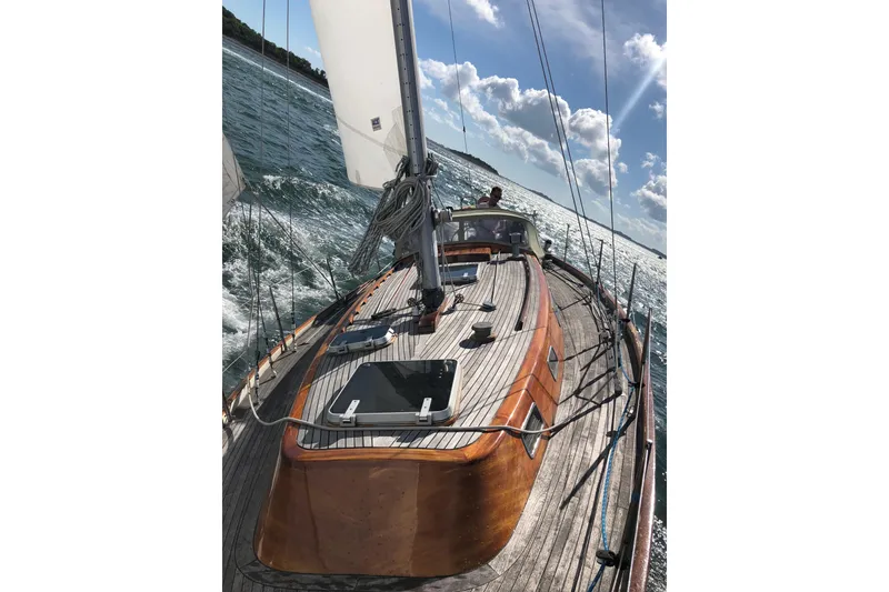 Slide: The Image of Sailing yacht Vindo 45 from 1986 on open water under a clear sky. - 76