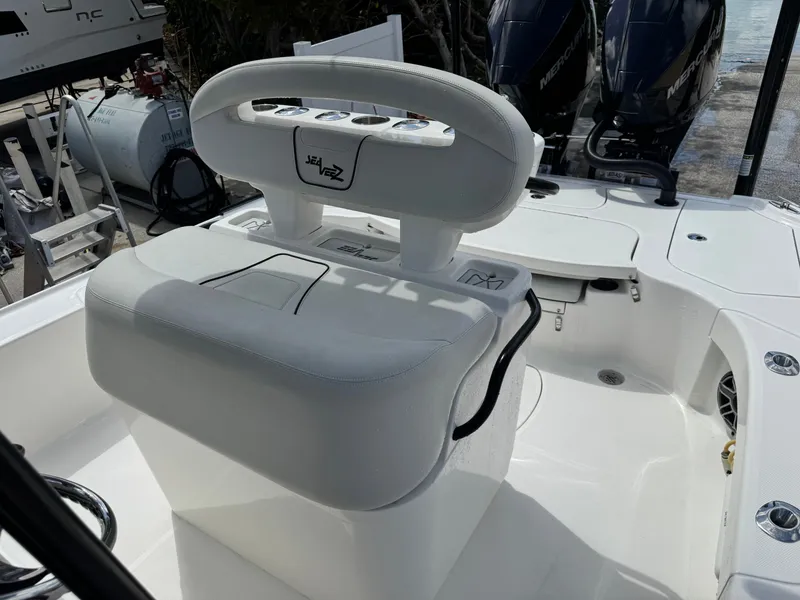 Slide: The Image of SeaVee 270 Z 2023 - 58