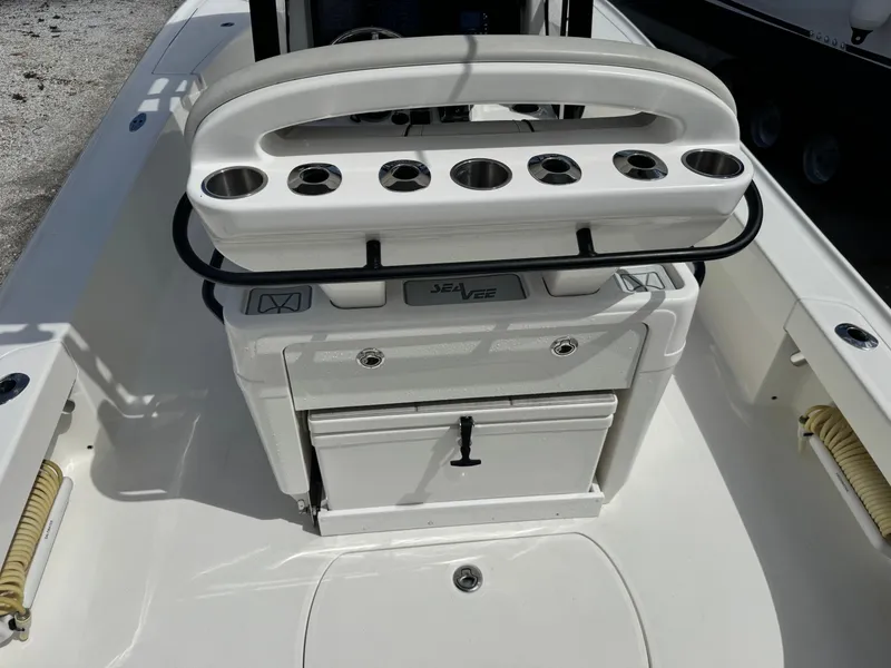 Slide: The Image of SeaVee 270 Z 2023 - 63