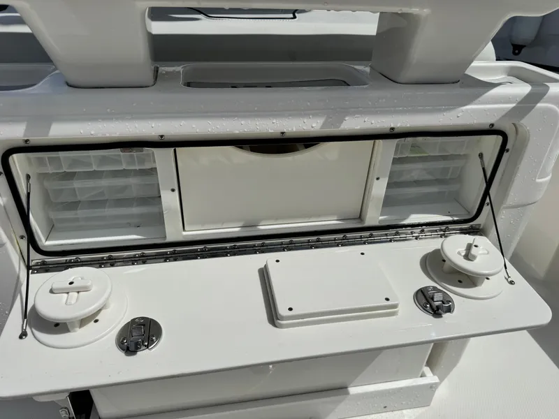 Slide: The Image of SeaVee 270 Z 2023 - 66