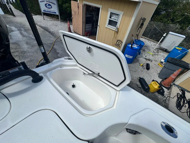 Slide: The Image of SeaVee 270 Z 2023 - 75