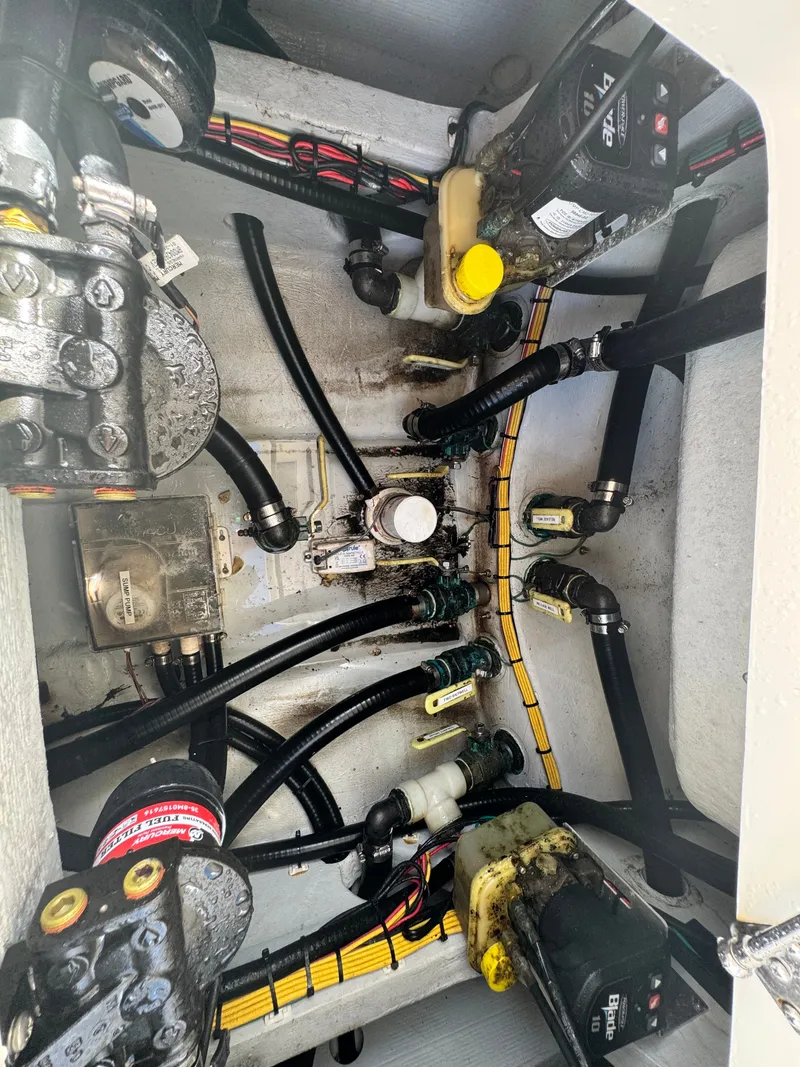 Slide: The Image of SeaVee 270 Z 2023 - 83