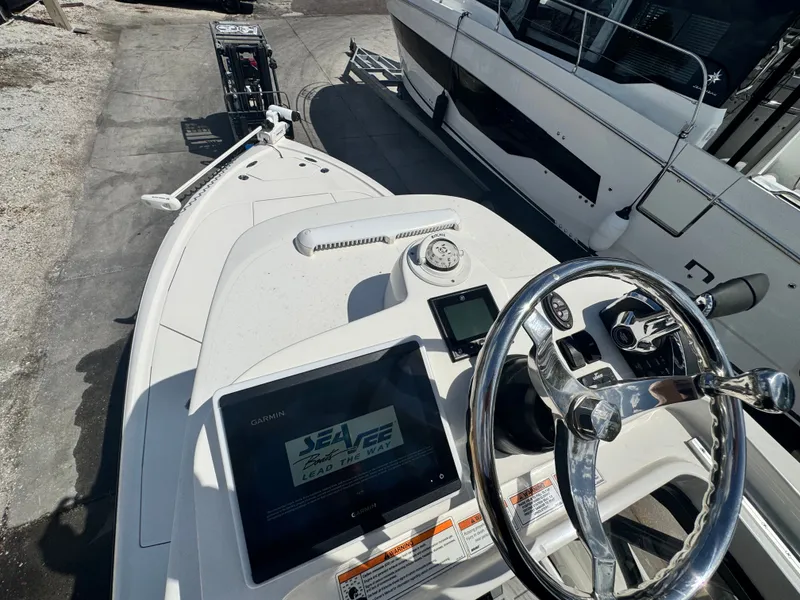 Slide: The Image of SeaVee 270 Z 2023 - 90