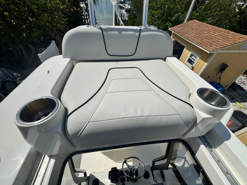 Slide: The Image of SeaVee 270 Z 2023 - 94