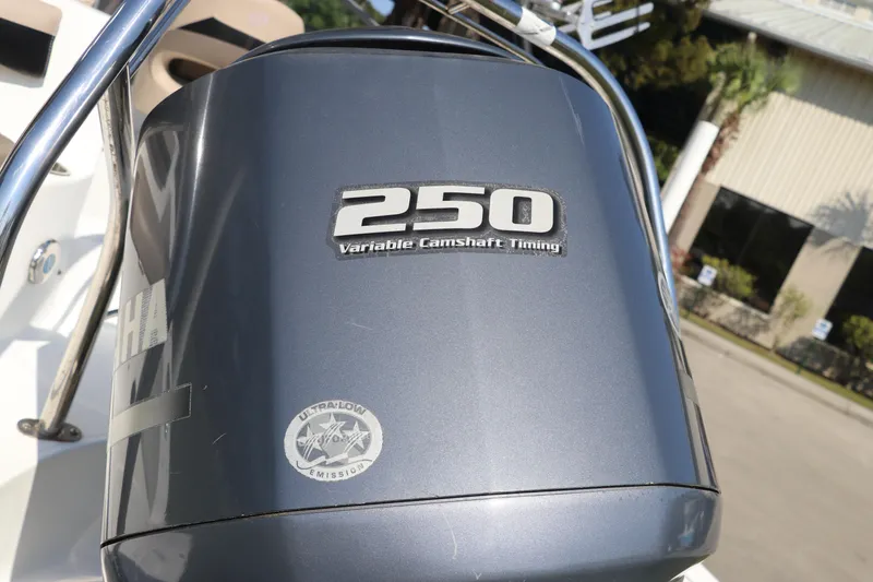 Slide: The Image of 2016 Hurricane SunDeck 2486 OB with Yamaha 250 outboard engine. - 5