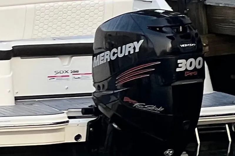 Slide: The Image of 2019 Sea Ray SDX 250 Outboard with Mercury 300 Pro engine, rear view. - 9