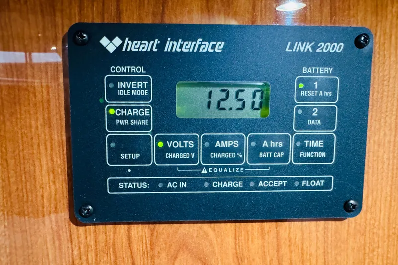 Slide: The Image of Heart Interface Link 2000 control panel on 1999 Sea Ray 400 Sedan Bridge. - 89