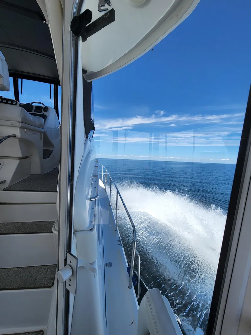 Slide: The Image of 2000 Silverton 422 Motor Yacht cruising on open sea. - 35