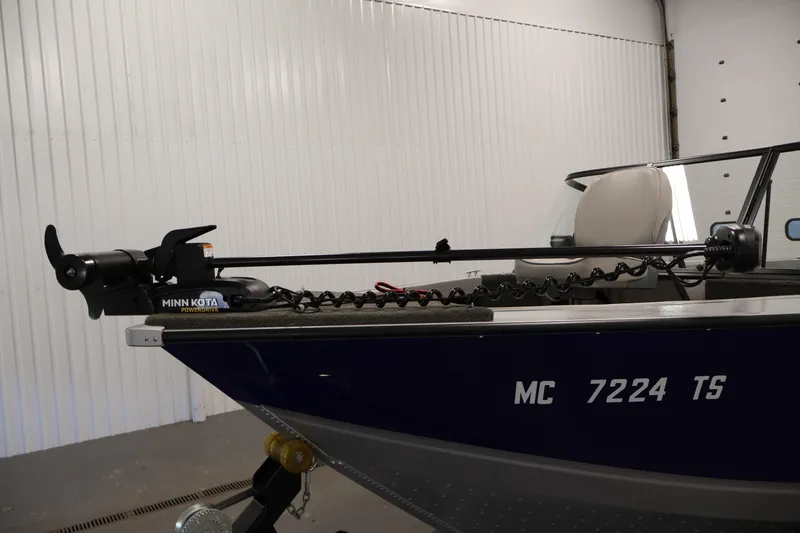 Slide: The Image of 2015 Starcraft Super Fisherman 186 boat with Minn Kota PowerDrive trolling motor. - 11