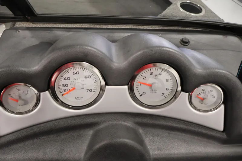 Slide: The Image of Dashboard gauges of a 2015 Starcraft Super Fisherman 186 boat. - 22