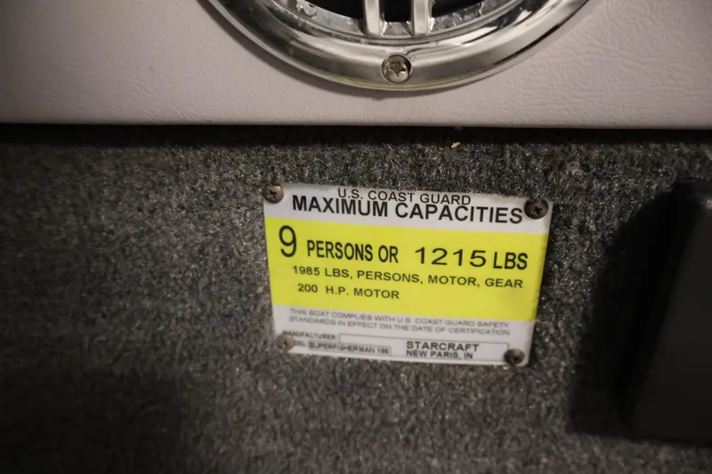 Slide: The Image of 2015 Starcraft Super Fisherman 186 capacity label, 9 persons or 1215 lbs, 200 HP motor. - 27