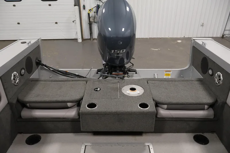 Slide: The Image of 2015 Starcraft Super Fisherman 186 boat interior with Yamaha 150 engine. - 37