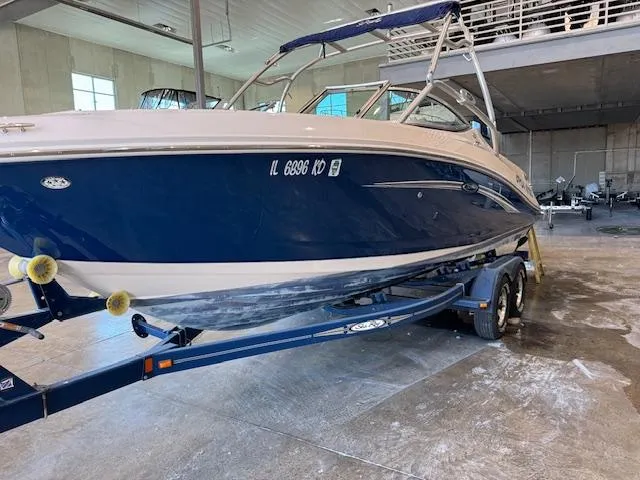 The Image of 2007 Sea Ray 230 Select boat on trailer in indoor storage facility. - 0