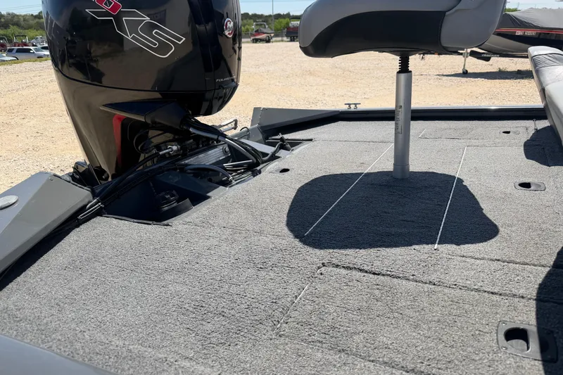 Slide: The Image of 2018 Tracker Pro Team 190 TX boat deck with motor and seat. - 6