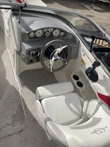 Slide: The Image of Stingray 194LX 2013 - 10