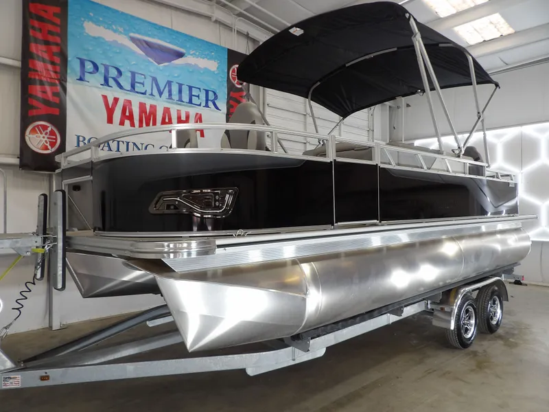 The Image of Avalon Venture 85 Rear Fish - 21' 2026 - undefined