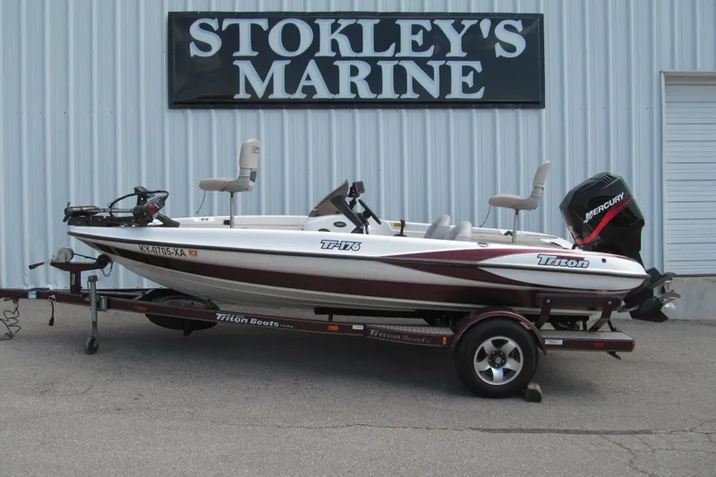 The Image of 2002 Triton Tr-176 SC boat on trailer at Stokley's Marine dealership. - 1