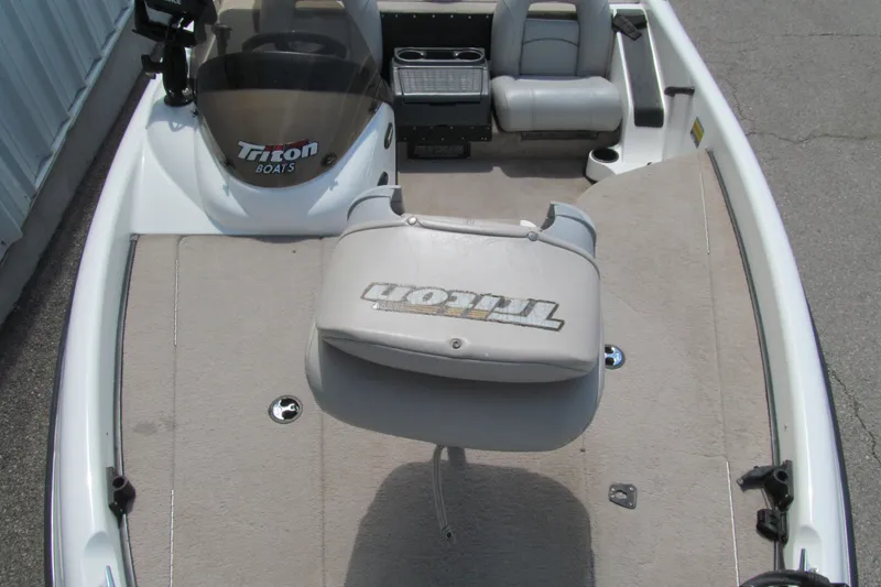 Slide: The Image of 2002 Triton Tr-176 SC boat interior with seating and steering console. - 10