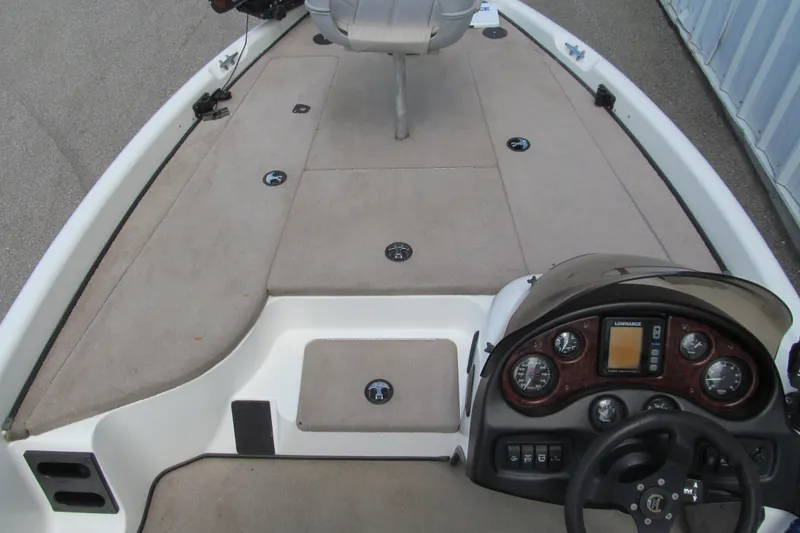 Slide: The Image of 2002 Triton Tr-176 SC boat interior with steering console and seating area. - 7