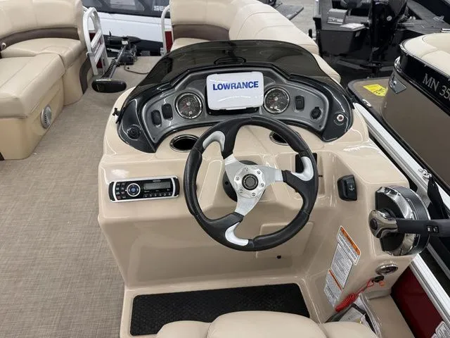 Slide: The Image of Interior view of 2019 Sun Tracker SportFish 22 DLX helm. - 14