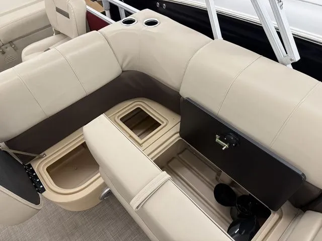 Slide: The Image of Interior of 2019 Sun Tracker SportFish 22 DLX with storage and cup holders. - 19