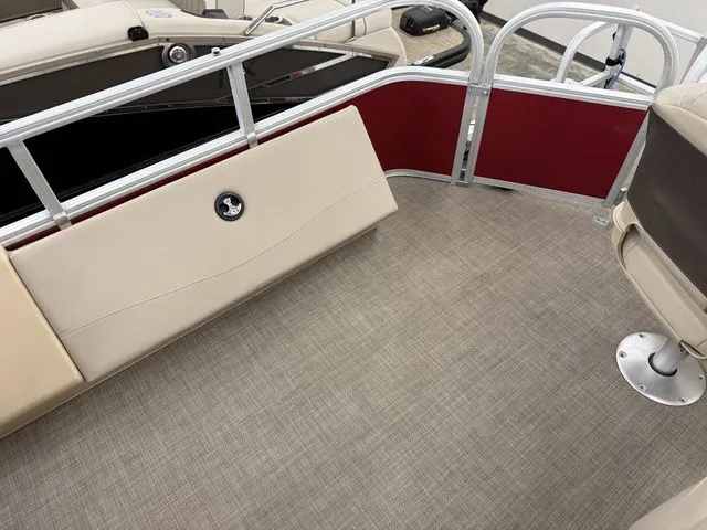 Slide: The Image of Interior of a 2019 Sun Tracker SportFish 22 DLX pontoon boat. - 21