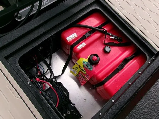 Slide: The Image of Red fuel tank in Avid 18 Commander boat, year 2026. - 4