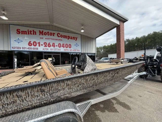Slide: The Image of 2026 Xpress H20C Crappie boat at Smith Motor Company. - 3