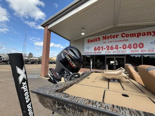 Slide: The Image of 2026 Xpress H20C Crappie boat at Smith Motor Company. - 4