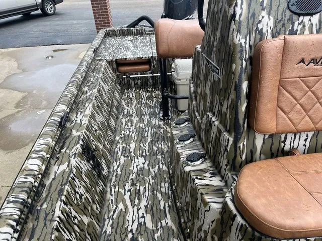 Slide: The Image of Avid 22 Rogue 2026 boat with camouflage pattern and brown seats. - 21