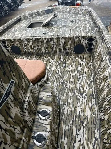 Slide: The Image of Avid 22 Rogue 2026 boat with camouflage pattern design. - 24