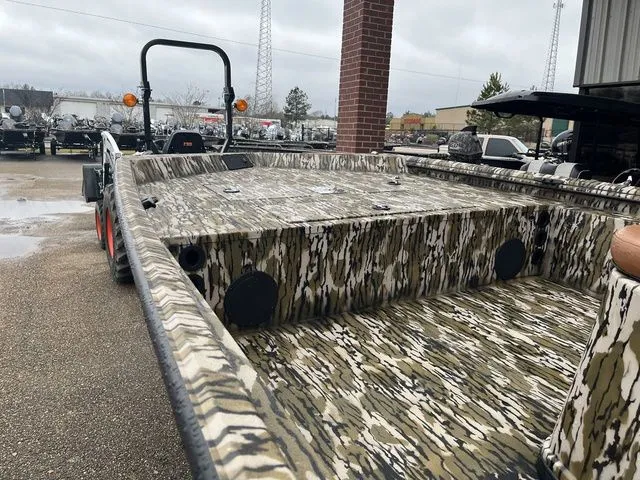 Slide: The Image of Avid 22 Rogue 2026 boat with camouflage pattern on parking lot. - 4