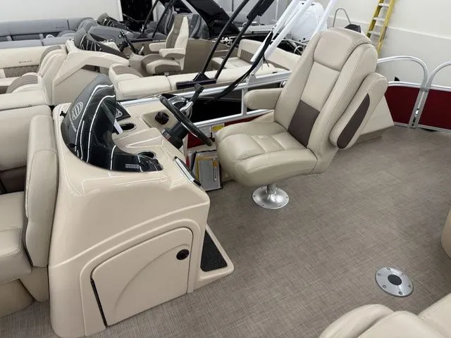 Slide: The Image of Interior of a 2019 Sun Tracker SportFish 22 DLX pontoon boat. - 11