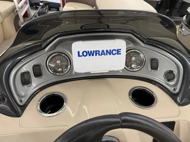 Slide: The Image of Dashboard of 2019 Sun Tracker SportFish 22 DLX with Lowrance device. - 16
