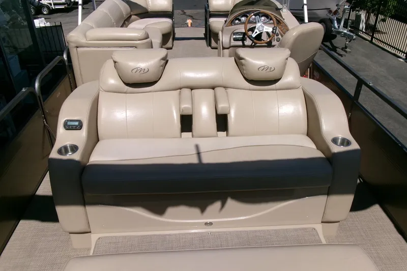 Slide: The Image of Luxurious seating on 2015 Manitou 25 SES Flip pontoon boat, featuring beige leather upholstery. - 17