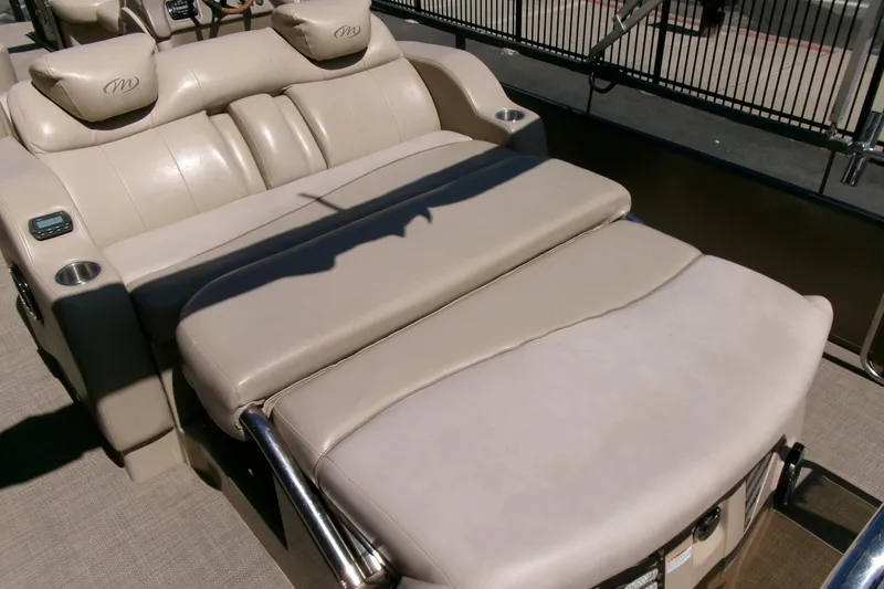 Slide: The Image of Luxurious seating on 2015 Manitou 25 SES Flip pontoon boat, featuring beige leather upholstery. - 21