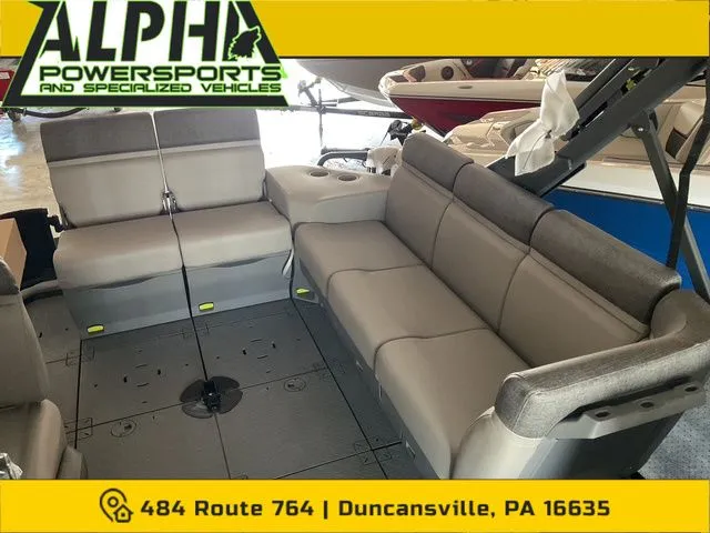 Slide: The Image of Interior of 2026 Sea-Doo Switch Cruise 21 at Alpha Powersports. - 4