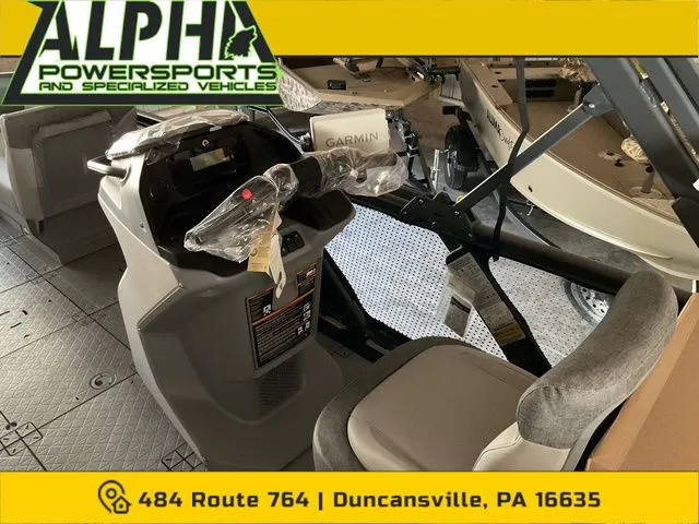 Slide: The Image of Interior of 2026 Sea-Doo Switch Cruise 21 at Alpha Powersports. - 5