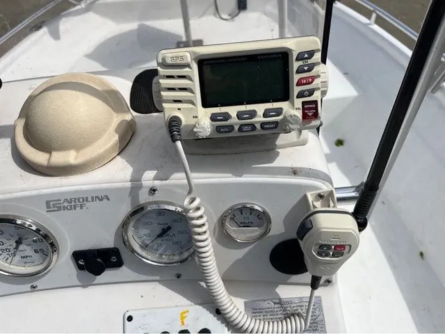 Slide: The Image of Boat console with GPS and radio, Sea Chaser 1950 RG, year 2005. - 6