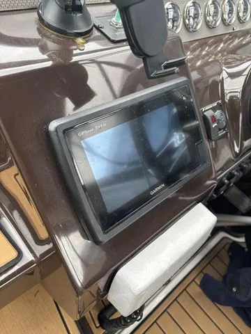 Slide: The Image of Garmin GPS on Regal Express Cruiser 30, 2014 model. - 21