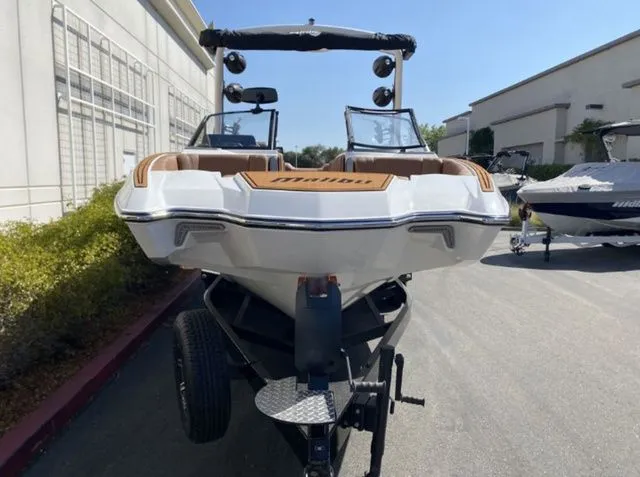 Slide: The Image of Malibu Wakesetter 23 MXZ 2026 - 4