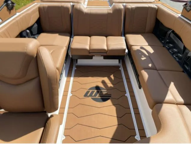 Slide: The Image of Malibu Wakesetter 23 MXZ 2026 - 7