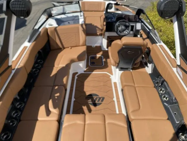 Slide: The Image of Malibu Wakesetter 23 MXZ 2026 - 8