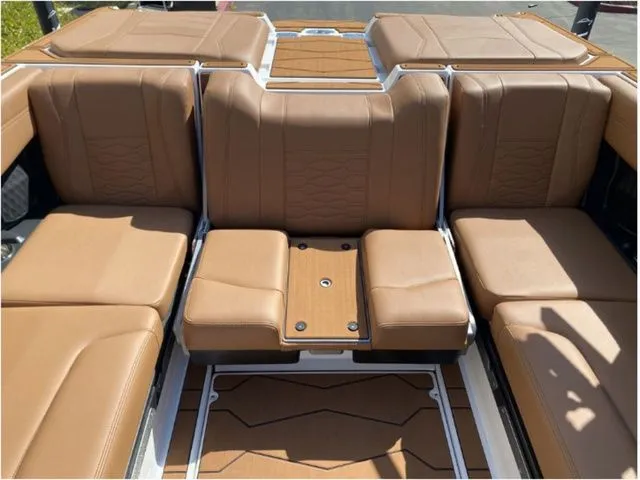 Slide: The Image of Malibu Wakesetter 23 MXZ 2026 - 11