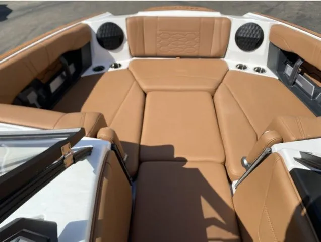 Slide: The Image of Malibu Wakesetter 23 MXZ 2026 - 9