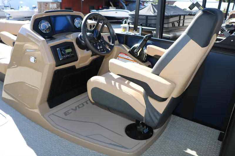 Slide: The Image of Captain's seat and dashboard of 2026 Evotti 525 QL Tri-Toon boat. - 27