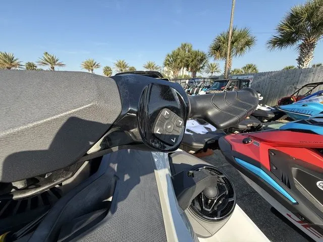 Slide: The Image of 2021 Sea-Doo Fish Pro™ with iDF and sound system, close-up view. - 7